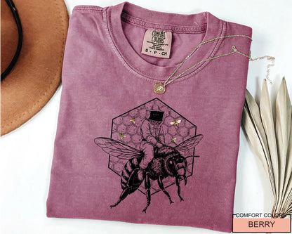 Funny Beekeeper Riding Bee T-Shirt - Honeycomb Apiculture Gift