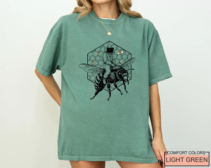 Funny Beekeeper Riding Bee T-Shirt - Honeycomb Apiculture Gift