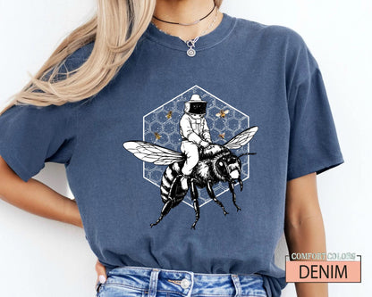 Funny Beekeeper Riding Bee T-Shirt - Honeycomb Apiculture Gift